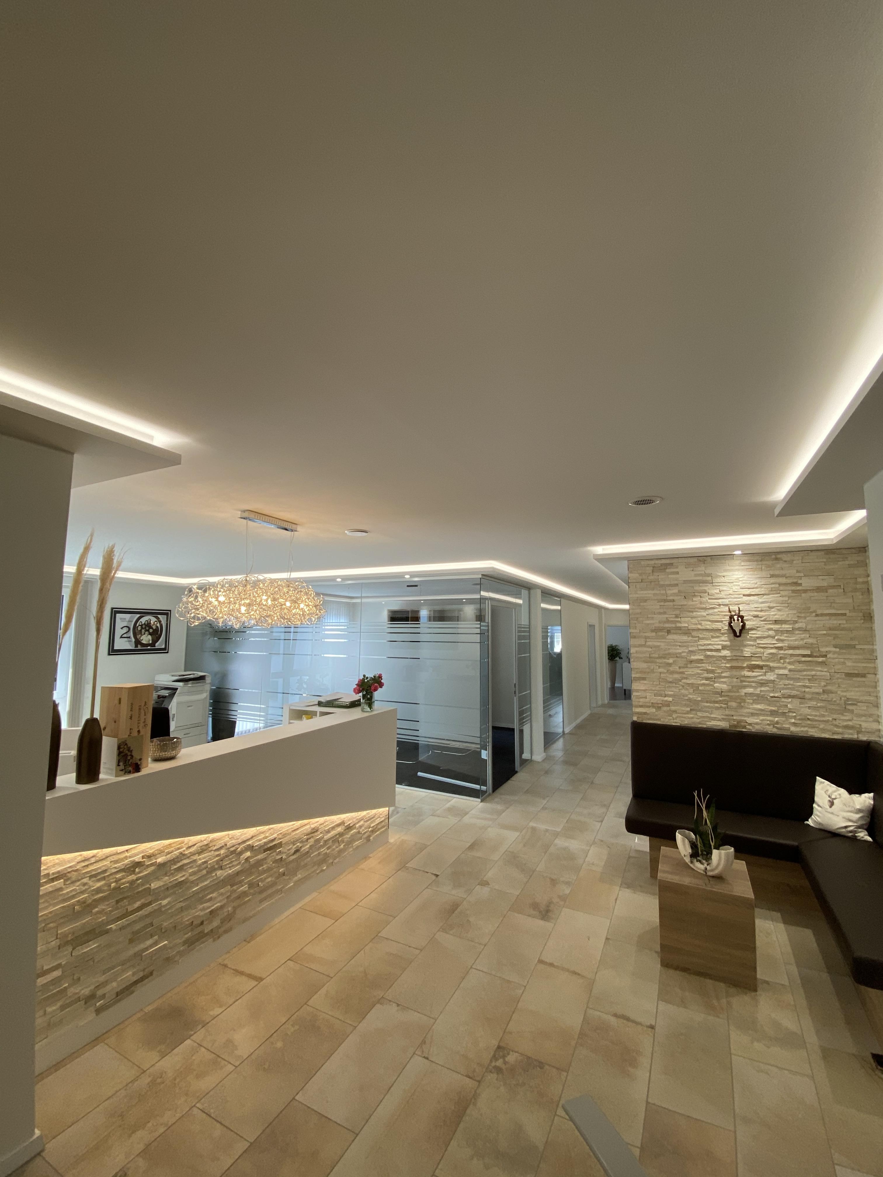 Ansicht eines Beautysalons vom Eingangsbereich