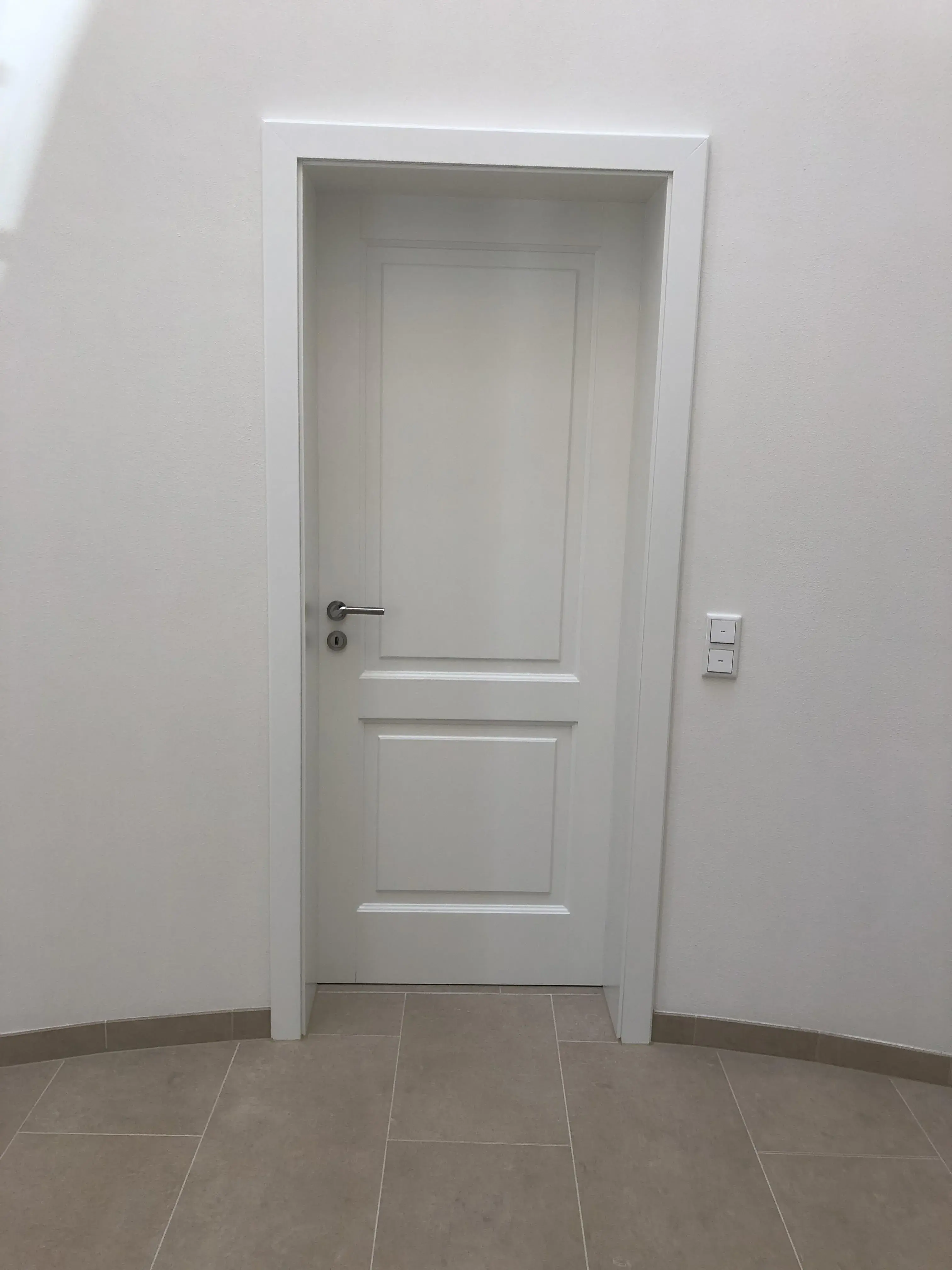 Innentür in weißem Landhausstil