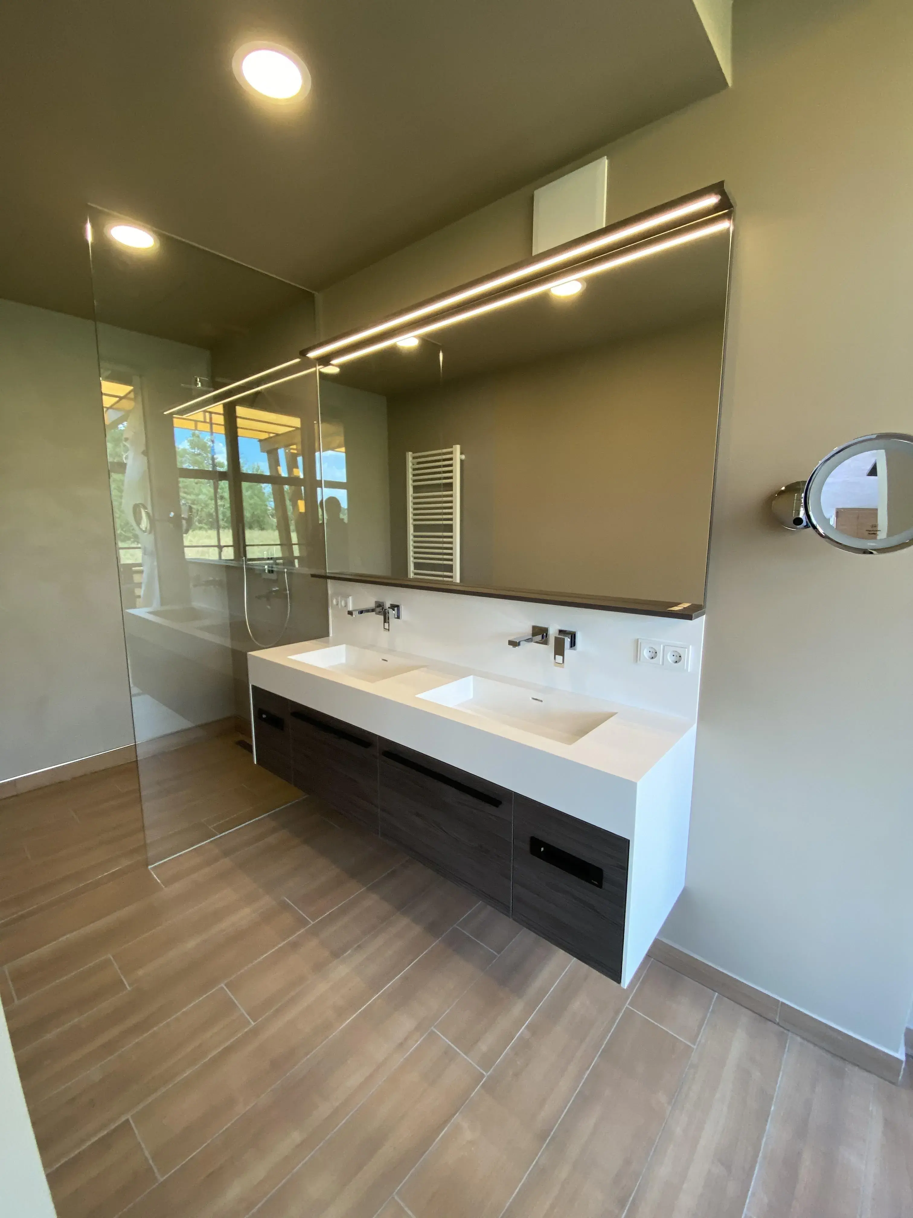 Waschtischschränke in dunkel