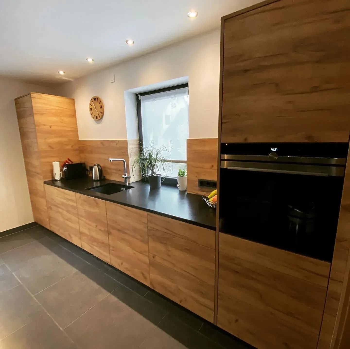 Push to open Küche aus Holz